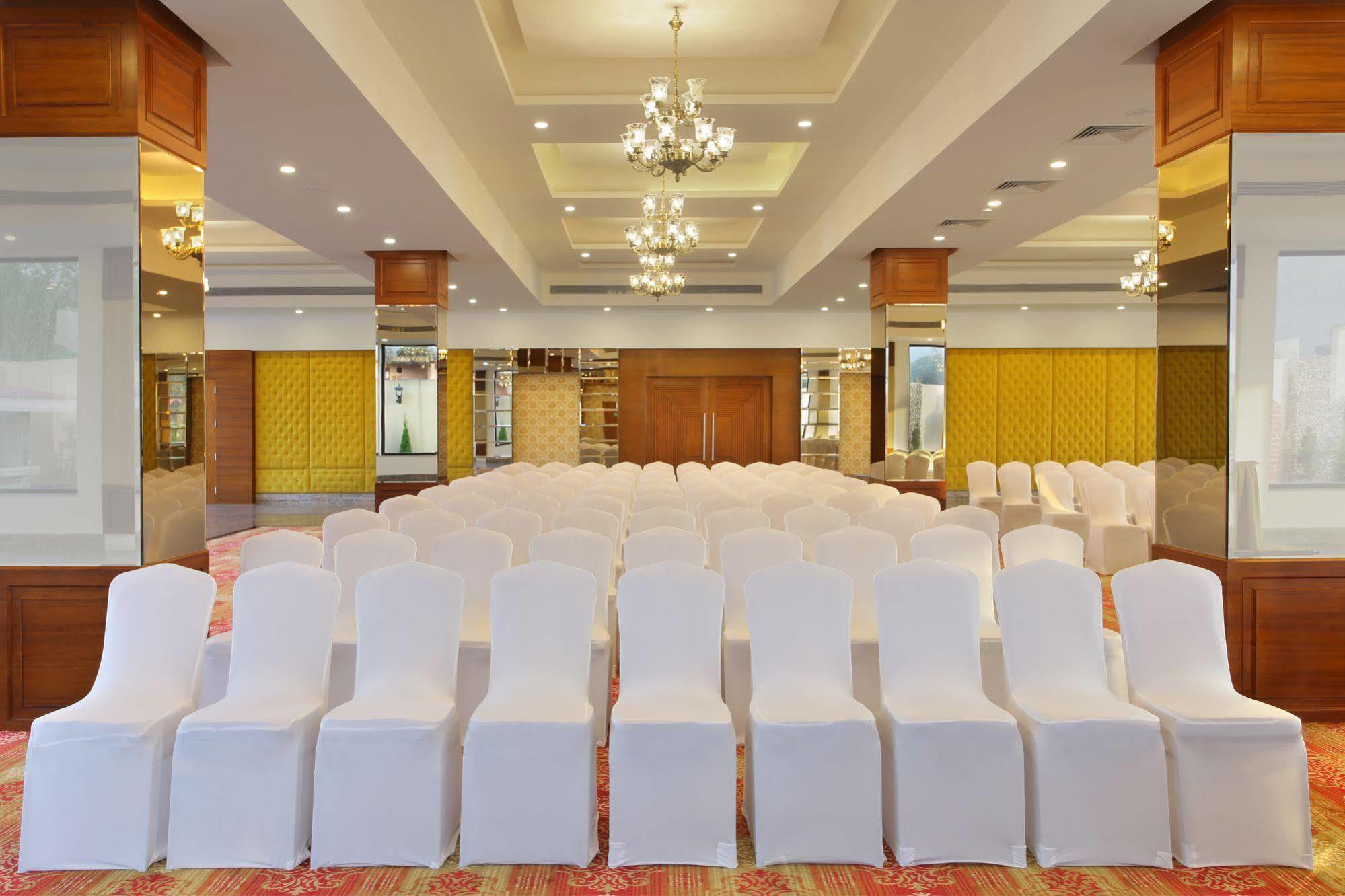 Rs Sarovar Portico Pālampur Exterior foto